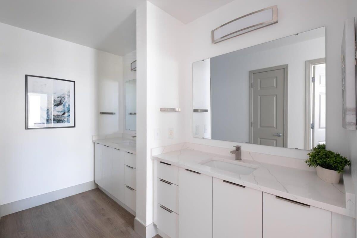 3br Modern Downtown With Gym & Office Apartment *