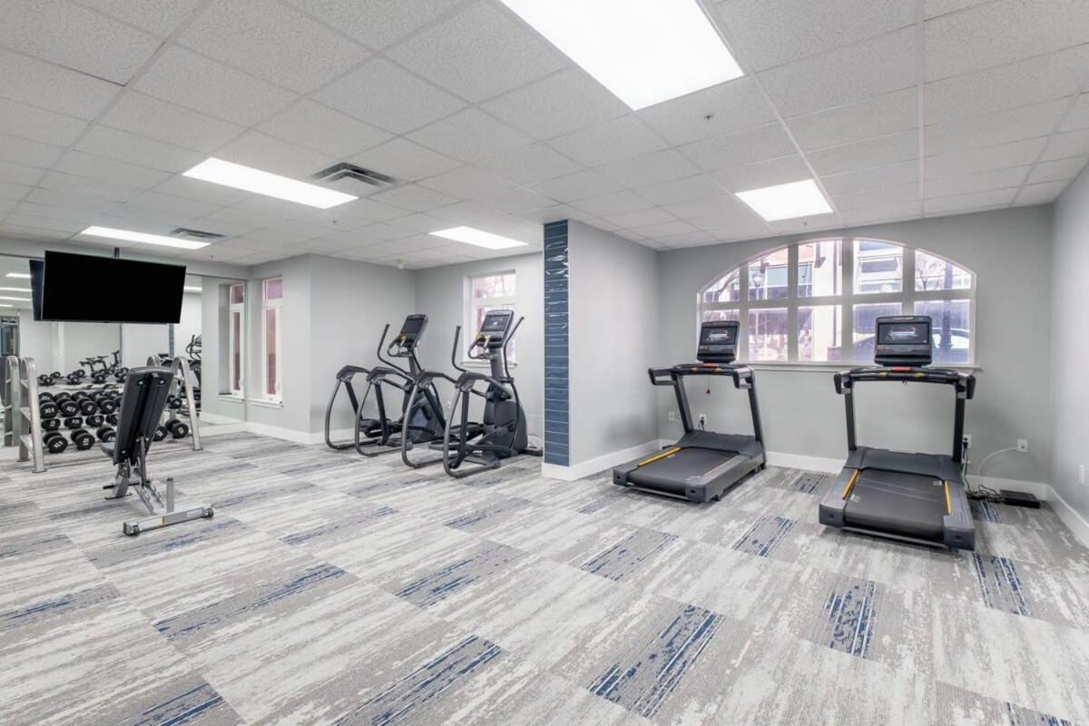3br Modern Downtown With Gym & Office *