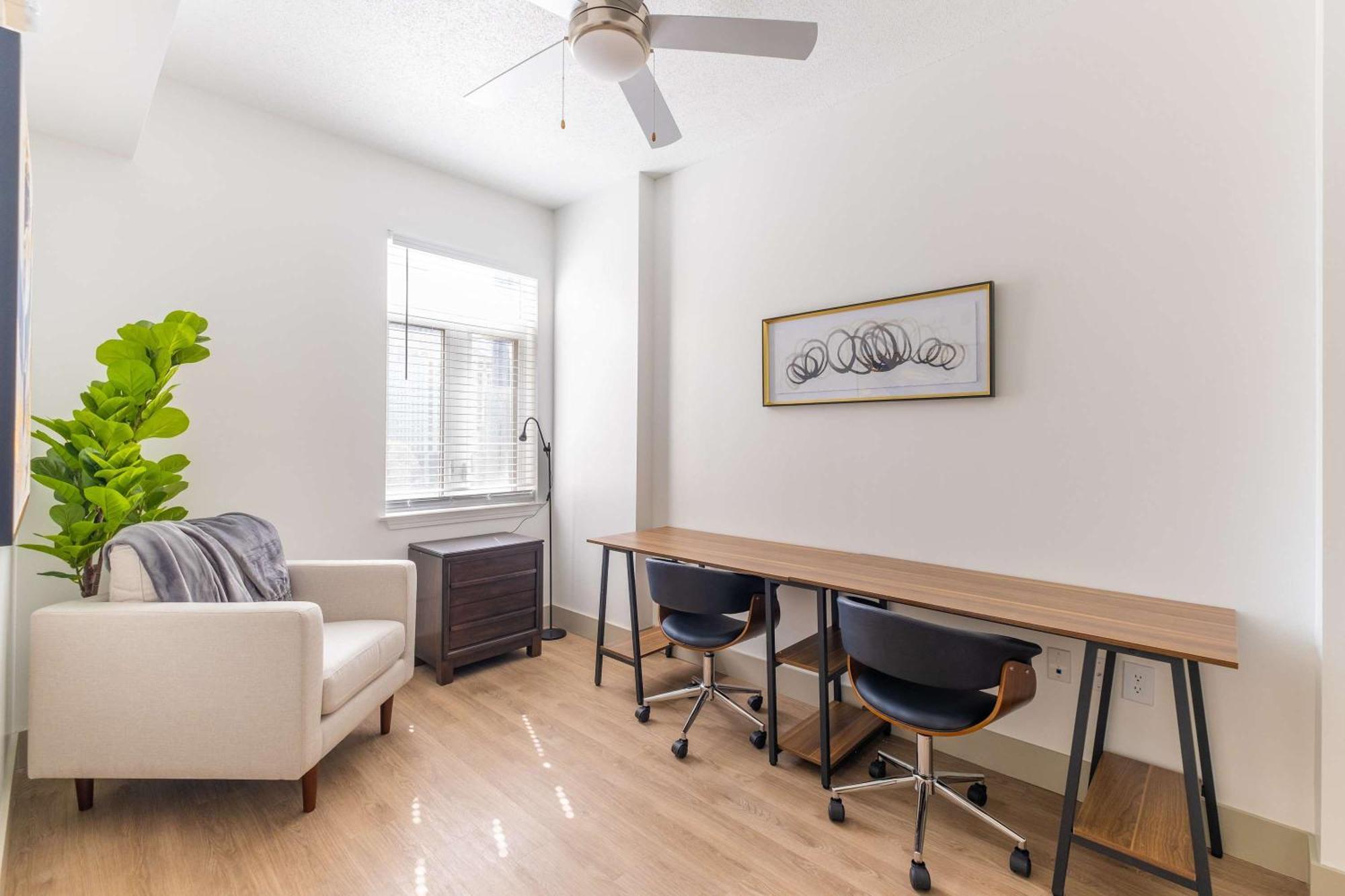 Apartment 3br Modern Downtown With Gym & Office